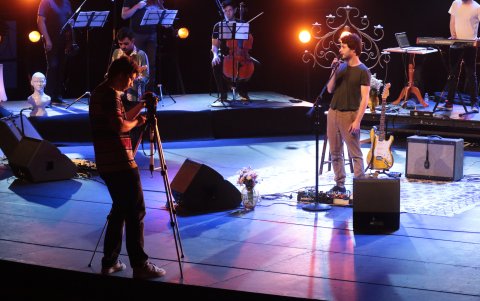 Pese a la cancelación del show aprovecharon para grabar ciertos temas como sorpresa para sus fans.