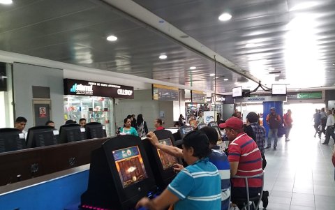 Juegos de azar, en la Terminal Terrestre, sin cuidado.