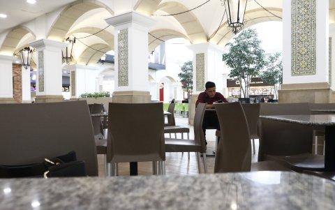 Ayer hubo poca afluencia de personas en centros comerciales.