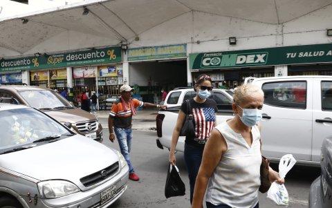 Los alrededores de farmacéuticas fueron los más concurridos.