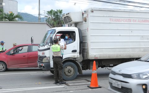 Al menos 100 conductores fueron sancionados, en lo que va del día.