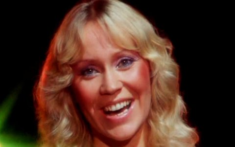 La envolvente voz de Agnetha sobresale en el tema. Ella ha sido la más renuente a un reencuentro.