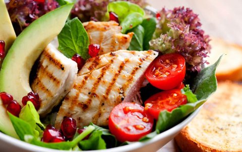 El hambre real se caracteriza por surgir paulatinamente.