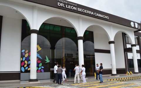 El plantón. Se realizó en los exteriores del centro hospitalario del cantón Milagro.