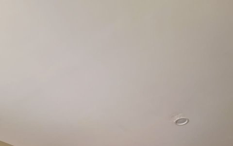 Marco optó por limpiar su casa.