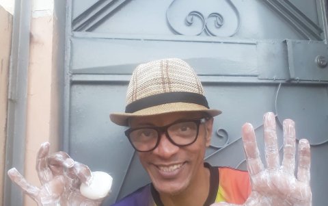 Farandulero Luis se lava las manos 30 veces al día.