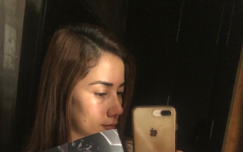 Mónica prefiere leer.