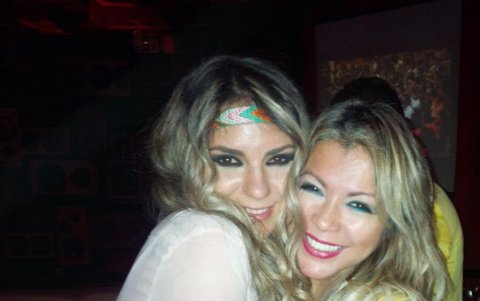 Katherine Escobar con su gran amiga Maritza Chévez.