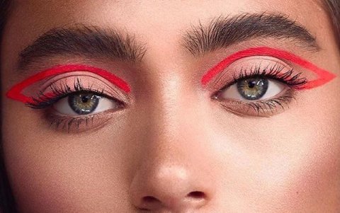 El rojo es uno de los tonos más llamativos para esta zona.