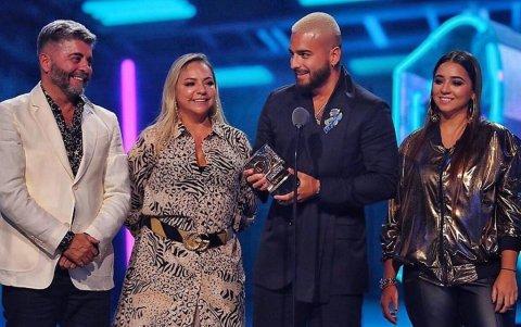En esta fotografía están sus padres y su hermana mayor, Manuela. Es del año pasado.