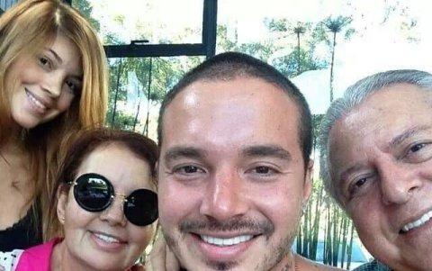Esta es una de las pocas fotos en las que el J Balvin aparece con su familia.