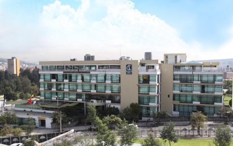 Así lucía el edificio de la Contraloría antes del incendio provocado por manifestantes en el marco de la protesta indígena.