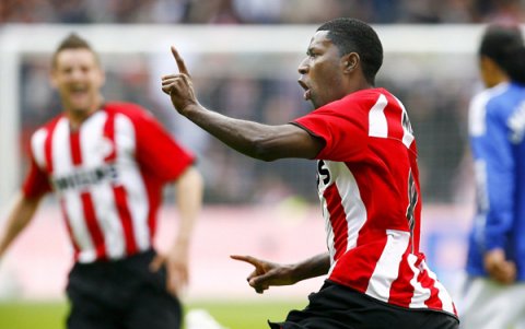 Retirado. Después del Mundial de Alemania, Edison Méndez pasó al PSV de Holanda. También jugó en Brasil y Colombia. Se retiró en 2015 en El Nacional. Tiene 41 años.