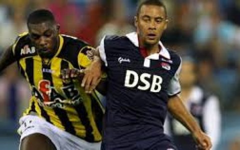 Retirado. Geovanny Espinoza pasó al Vitesse de Holanda. También estuvo en Brasil, Inglaterra y Chile antes de su retiro en el Deportivo Quito, en 2013. Tiene 42 años