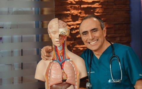 Según el doctor Albuja, el virus llegó para quedarse.