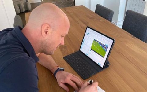 Jordi Cruyff, técnico de Ecuador, durante su teletrabajo en suelo español.