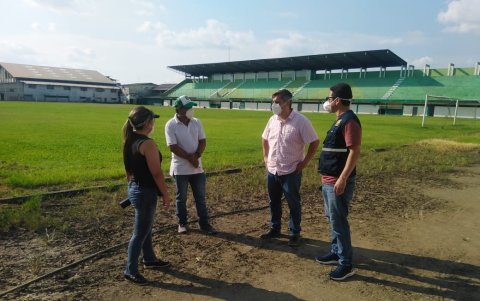 Las autoridades de salud recorrieron el Rafael Vera Yépez antes de iniciar la construcción