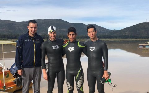 El equipo ecuatoriano de aguas abiertas cuando todavía podía entrenar con normalidad en Cochabamba.