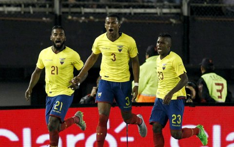 Frickson Erazo, defensa ecuatoriano, cuando marcó un gol a Argentina rumbo al Mundial Rusia 2018.