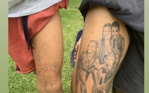 Un tatuaje profesional y otro hecho con esfero. Algunas de las actividades en casa.