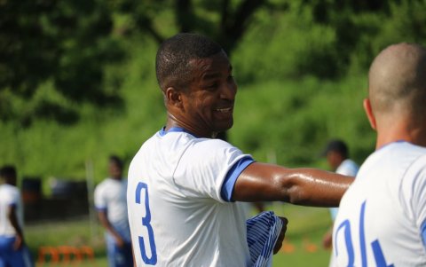 Frickson Erazo es el capitán y figura del 9 de Octubre, que milita en la Serie B.