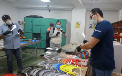 Personal de la Pontificia Universidad Católica del Ecuador se sumó a esta iniciativa.