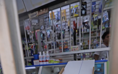 Farmacias. Ciertas farmacias han optado por otros mecanismos de entrega de medicamentos.