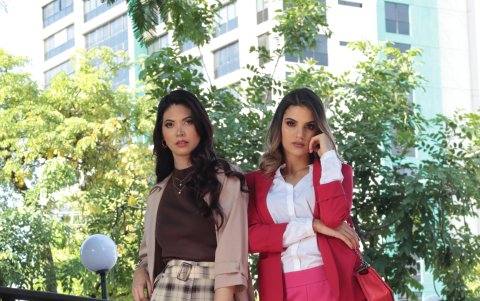 Si trabaja en la Sierra, el estampado de cuadros será un acierto. En climas cálidos, en cambio, elija tonos shocking como el fucsia.