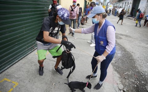 CALI. La fundación Samaritanos de la Calle, diariamente da comida a cerca de 3 mil personas de la calle que por el aislamiento preventivo obligatorio decretado por el Gobierno.