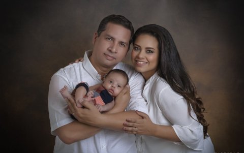 Con su esposa Rosita y su hijo Samuel de dos meses.