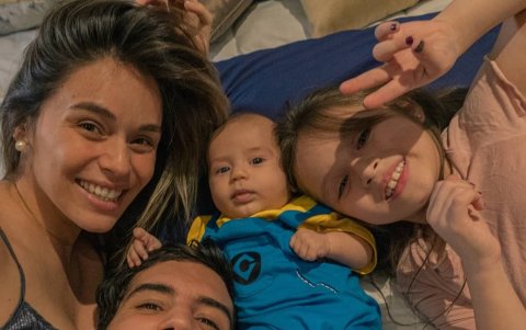 Sus hijos hacen que la cuarentena sea animada.