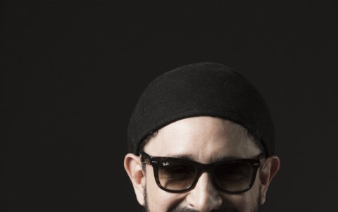 Douglas promociona en esta temporada la canción No es tan verdad.