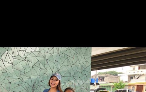 Junto a los beneficiarios de su proyecto 'Buen provecho'.