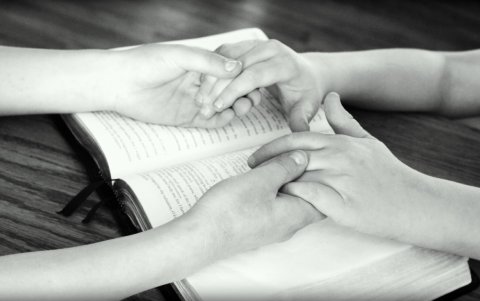 Acto. En el Viernes Santos las familias pueden hacer recrear escenarios en el hogar.