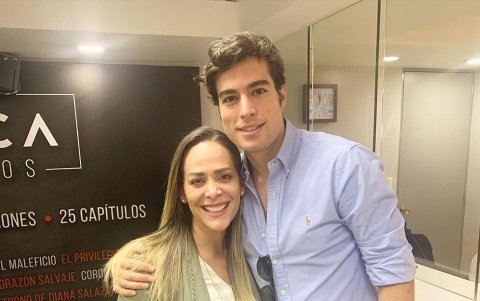 El actor con su colega y compatriota, Vilma Sotomayor.