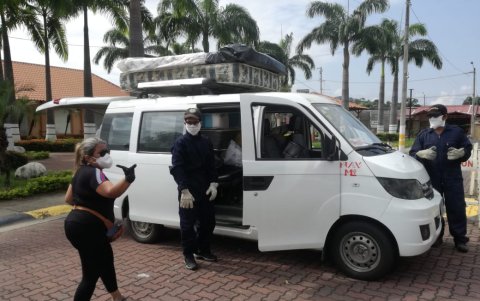 Protocolo. Las familias de la ciudadela se unieron para recolectar víveres, implementos de limpieza y colchones para los agentes.