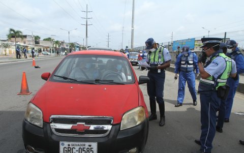 Los carros que irrespeten la norma son retenidos.