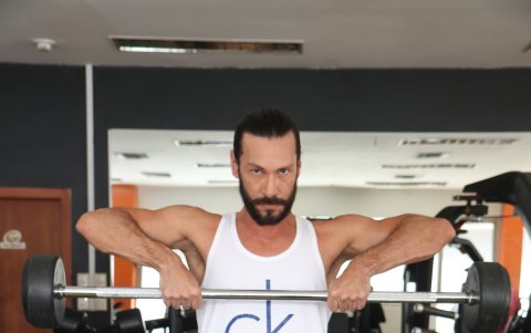 El ejercicio físico para Tamariz es indispensable. Hoy realiza rutinas en casa y por videoconferencia se comunica con su coach. 



Agencia (ag-extra)