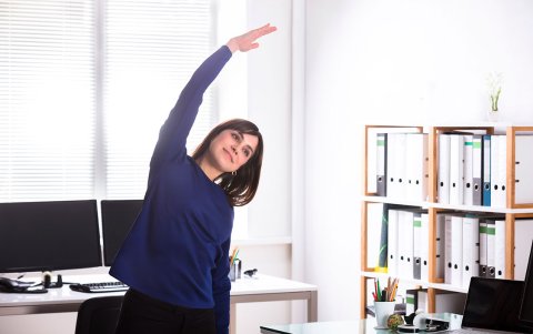 Las pausas activas toman aún más relevancia en días de teletrabajo.