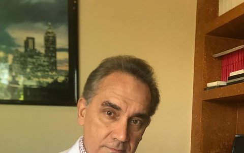 Entrevistado. El médico clínico Rafael Caputi Oyague