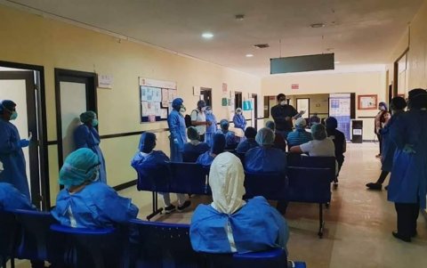 Situación. Los ciudadanos piden que a los médicos y enfermeras de los subcentros los doten del equipo necesario para evitar el contagio y la suspención de los servicios de salud.