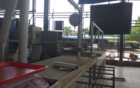 Hecho. La ausencia de los comerciantes se debe a dos principales motivos: miedo a contagiarse y escasez de productos, aseguran sus compañeros.