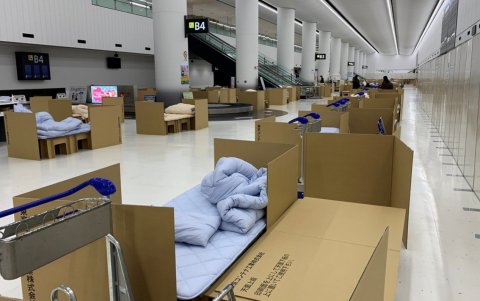 Los pasajero podrían permanecer entre seis horas y dos días en este hotel.