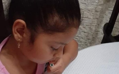 Los niños son los encargados de redactar los mensajes de agradecimiento y aliento.