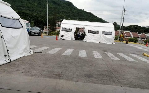 Sitio. Los pacientes son atendidos previo a ingresar a Emergencias.