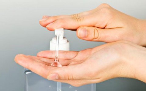 Si te desinfectas con alcohol o gel y aún tienes las manos húmedas, evita encender la hornilla.