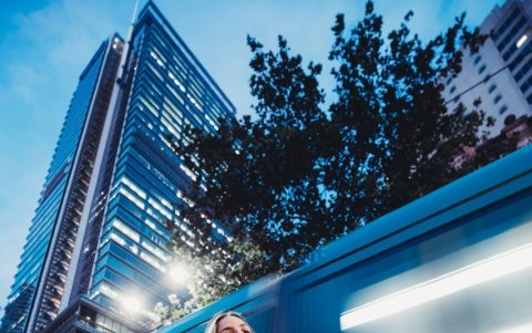 La música llegó a su vida tempranamente, cantando con sus tías a manera de juego.