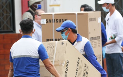 La entrega llegó a la antigua Maternidad Enrique Sotomayor.