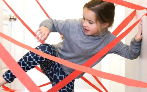 Puedes reemplazar el papel por lana o cinta.