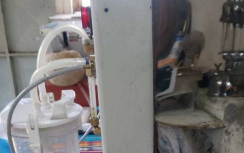 El ambú genera oxígeno y lo transfiere al paciente.